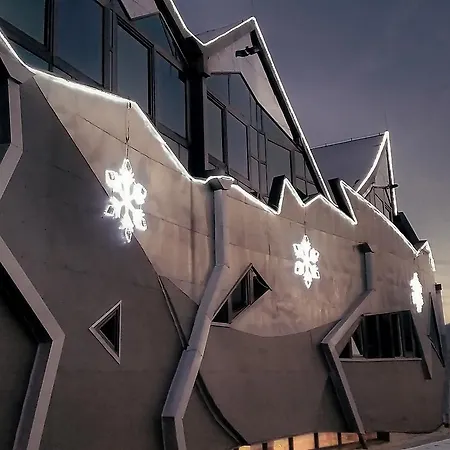 Pod Zamkiem * ריטרו